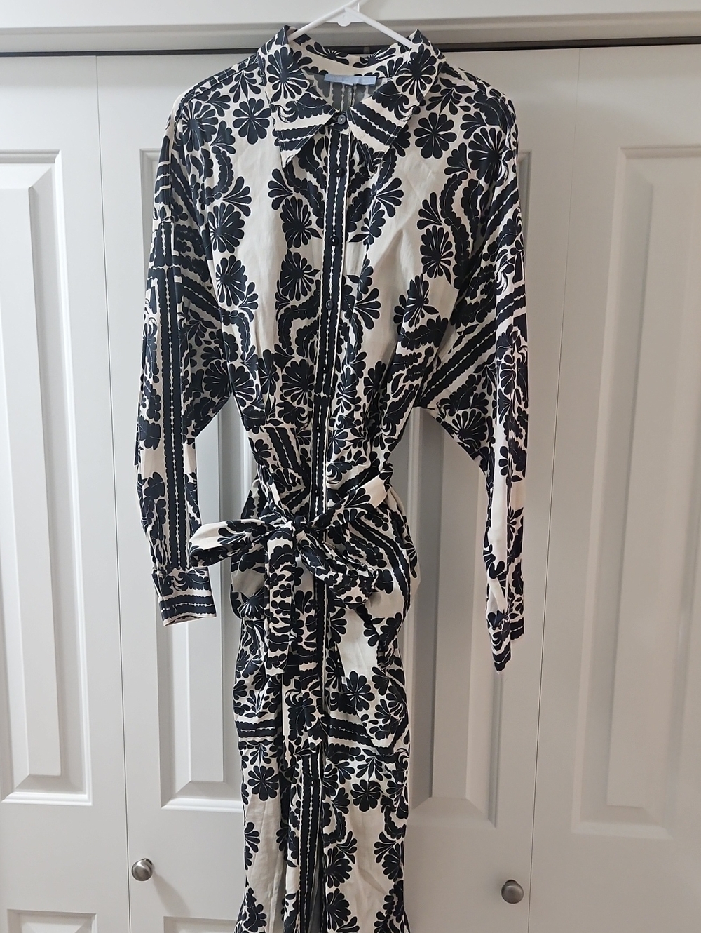 ANTONIO MELANI Black and Cream Floral Tie-Waist Shirt Dress